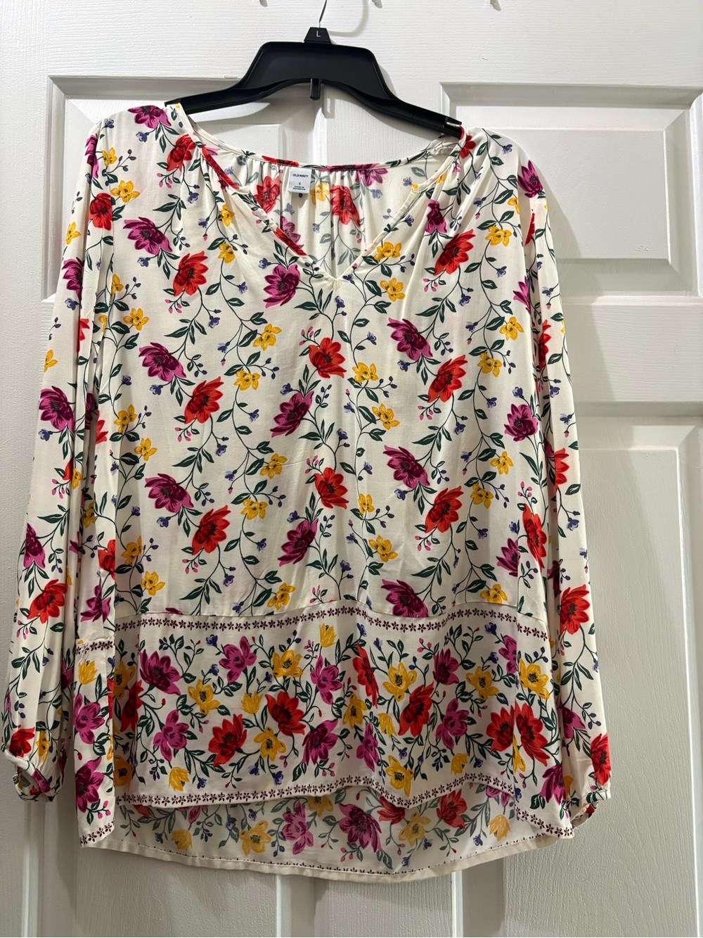 Old Navy Floral V-Neck Long Sleeve Blouse